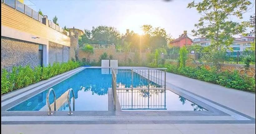 Poolbereich einer neuen Anlage im Stadtteil Kestel